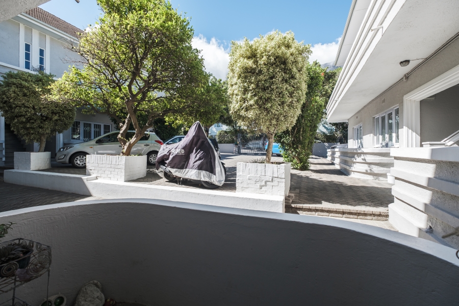 1 Bedroom Property for Sale in Vredehoek Western Cape